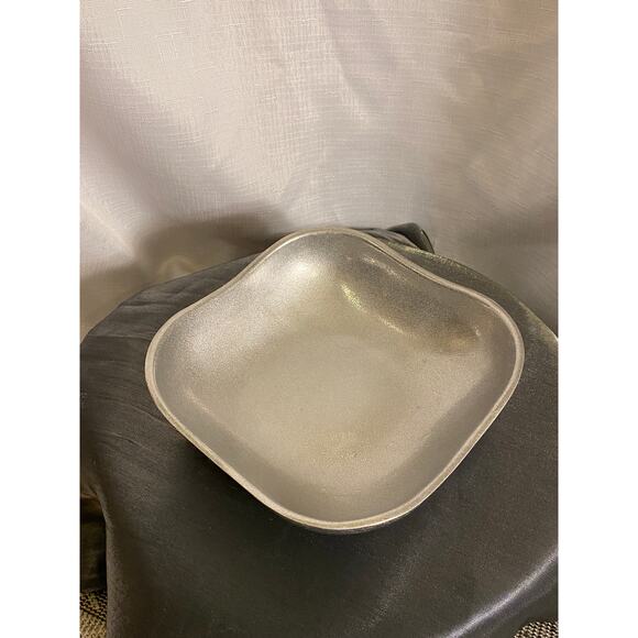 The Wilton Co Heavy Aluminum Square dish 7.25 X 7.25 in with rounded corners EUC - Picture 14 of 14